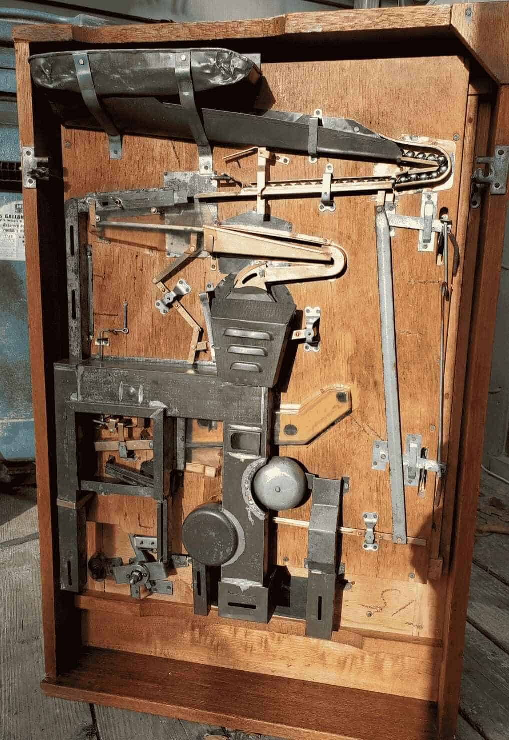 Mechanical_Pachinko_Machine_Backside-Anigin-Single-Shot