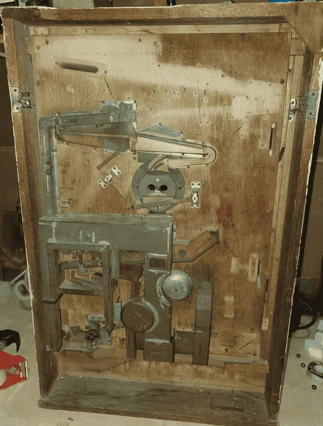 Mechanical_Pachinko_Machine_Backside-Anigin-Single-Shot